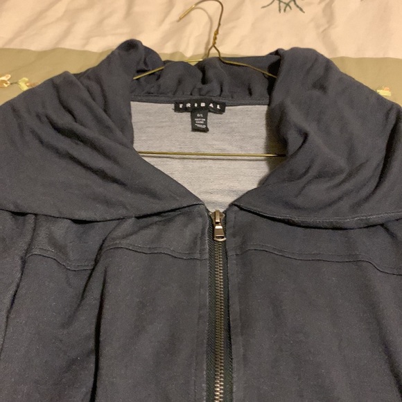 Zippered Jacket - Picture 4 of 5